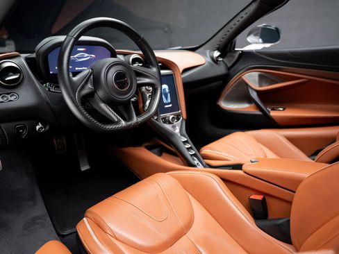 Used 2018 McLaren 720S image 2