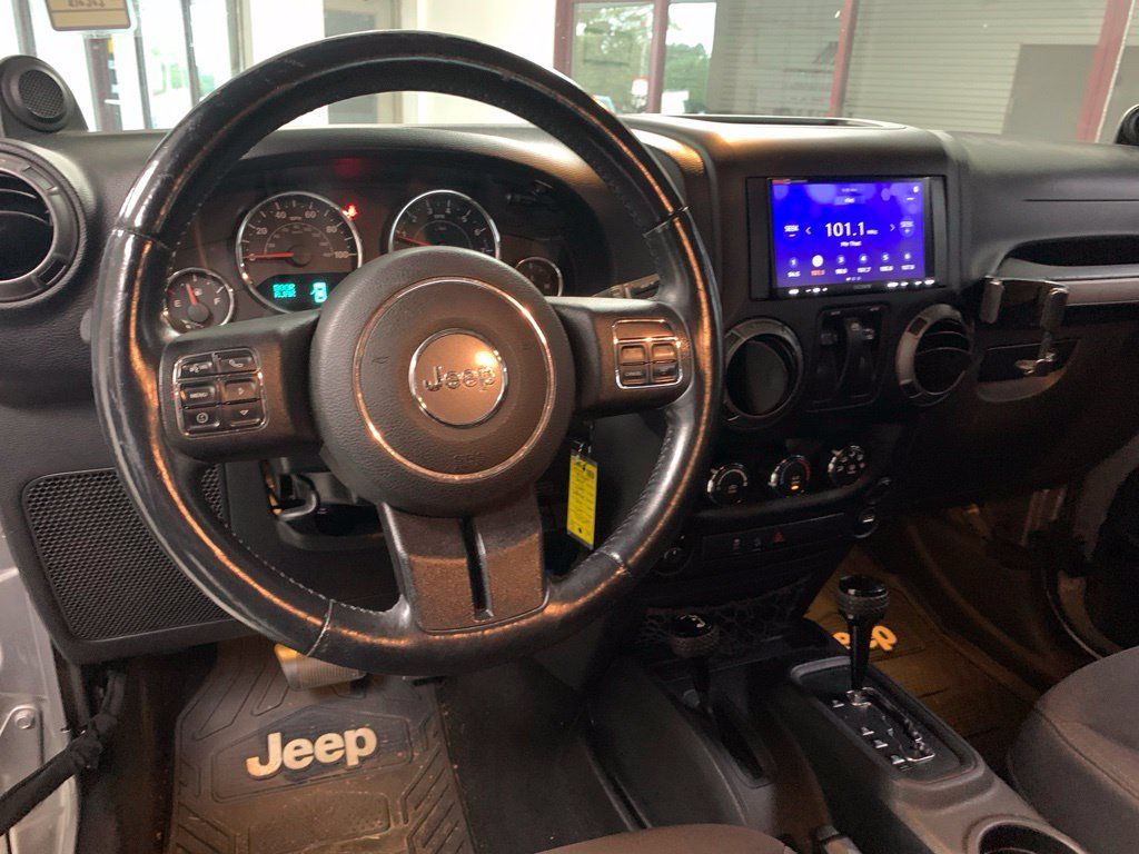 Used 2013 Jeep Wrangler Sport AWD/4WD image 7