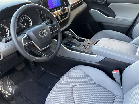 Certified 2024 Toyota Highlander LE image 12