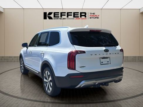 Used 2021 Kia Telluride EX w/ EX Premium Package FWD image 3