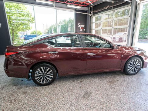Used 2023 Nissan Altima 2.5 SV w/ SV Premium Package image 4