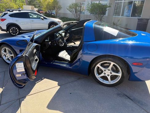 Used 2003 Chevrolet Corvette Coupe w/ Preferred Equipment Group RWD image 39