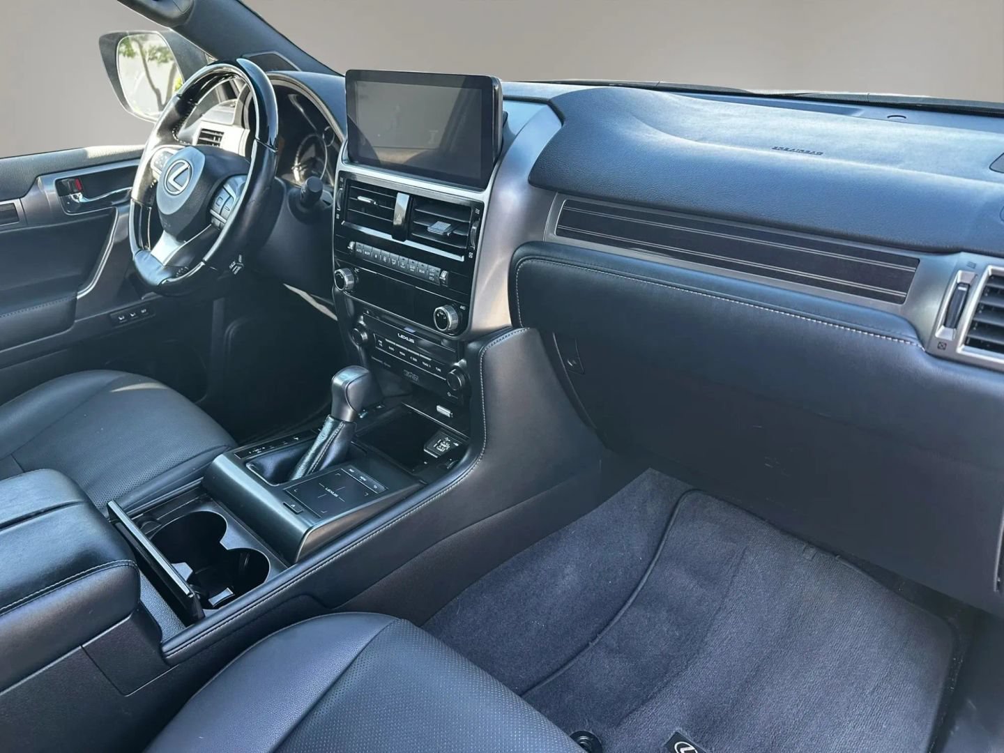 Used 2023 Lexus GX 460 Premium w/ Accessory Package AWD/4WD image 15