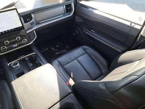 Certified 2022 Ford Expedition XLT image 11