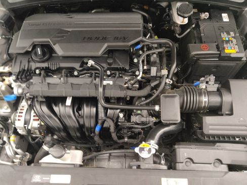 Used 2025 Hyundai Elantra Sport FWD image 30