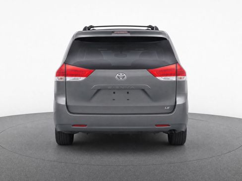Used 2013 Toyota Sienna LE w/ Towing Pkg FWD image 6