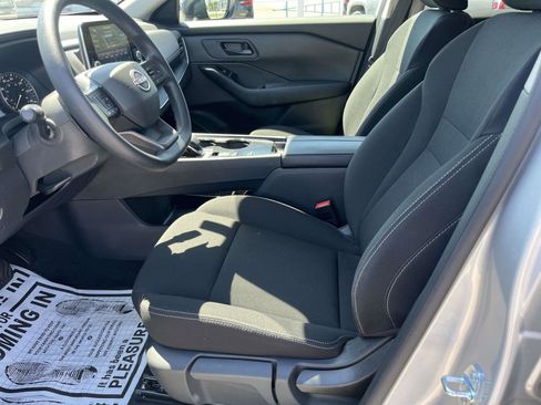 Used 2025 Nissan Rogue S FWD image 9