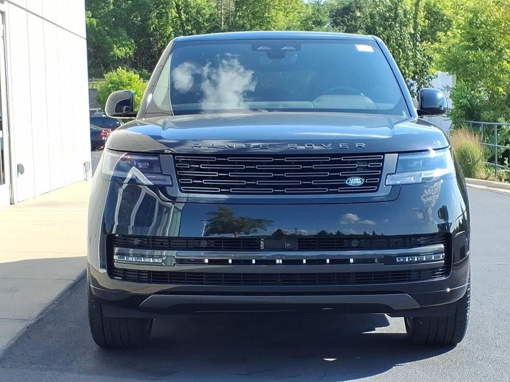 Certified 2026 Land Rover Range Rover SE AWD/4WD image 2