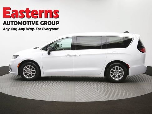 Used 2024 Chrysler Pacifica Touring-L FWD image 61