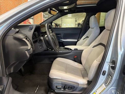 Used 2024 Lexus UX 250h FWD w/ Premium Package image 12