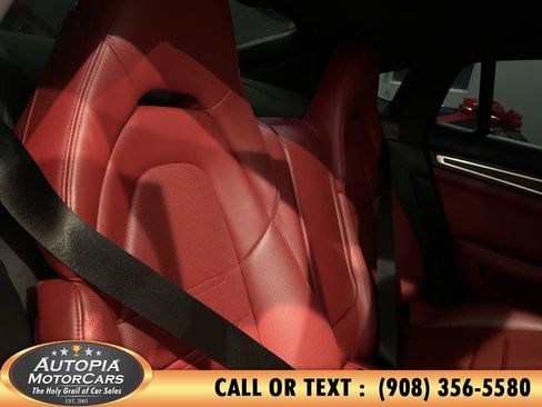 Used 2022 Porsche Panamera image 15