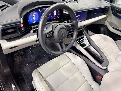 Certified 2025 Porsche Macan Turbo Electric AWD/4WD image 4