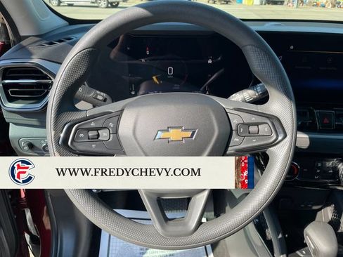 Used 2025 Chevrolet TrailBlazer LT AWD/4WD image 14