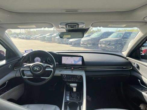 Used 2023 Hyundai Elantra Limited w/ Preferred Accessory Package FWD image 19