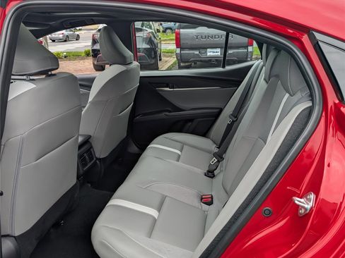 Used 2025 Toyota Camry SE w/ Convenience Package FWD image 15