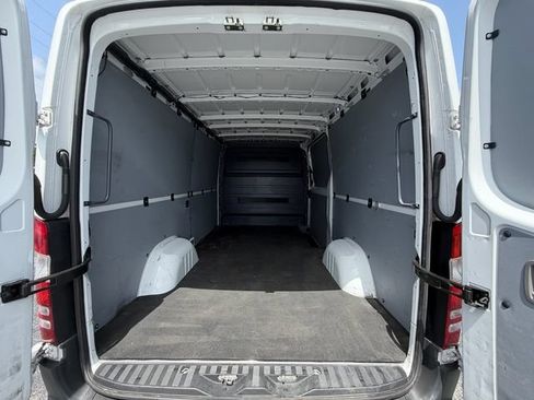 Used 2015 Mercedes-Benz Sprinter 2500 image 11