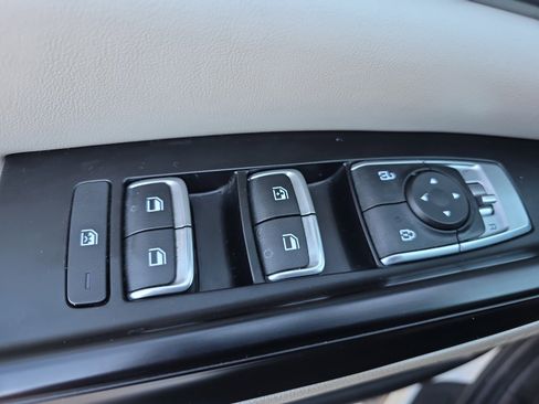 Certified 2023 Kia Carnival LX image 26