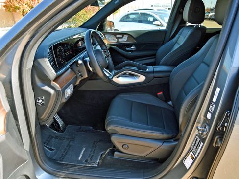 Used 2025 Mercedes-Benz GLS 450 4MATIC image 44