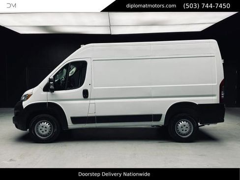 Used 2025 RAM ProMaster 2500 w/ Safety Group FWD image 3