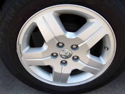 Used 2009 Dodge Caliber SXT FWD image 24