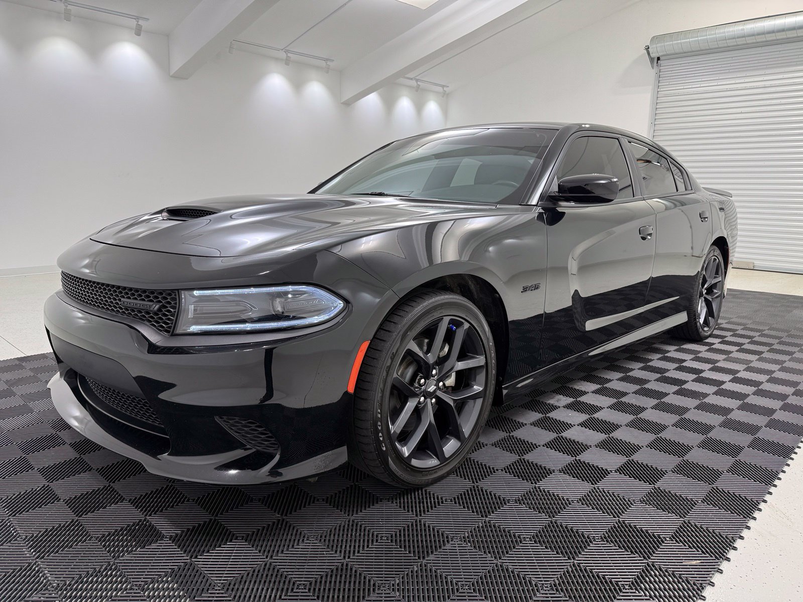Used 2023 Dodge Charger R/T w/ Blacktop Package RWD image 3
