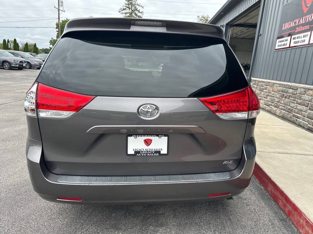 Used 2011 Toyota Sienna XLE FWD image 4