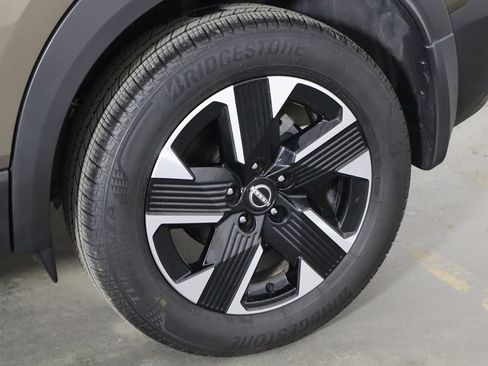 Used 2025 Nissan Kicks SR FWD image 33