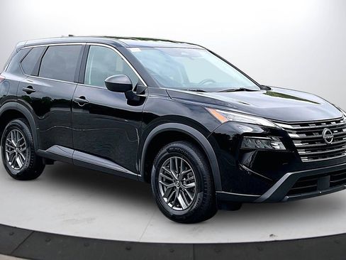 Used 2024 Nissan Rogue S FWD image 2