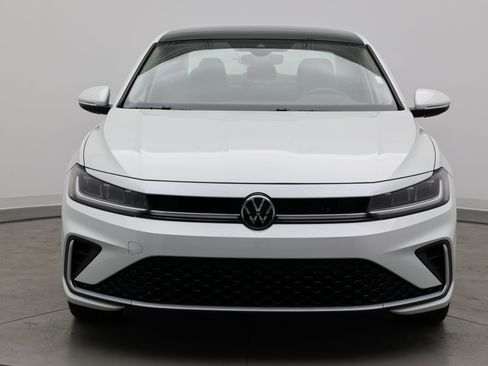 Used 2026 Volkswagen Jetta SEL FWD image 2