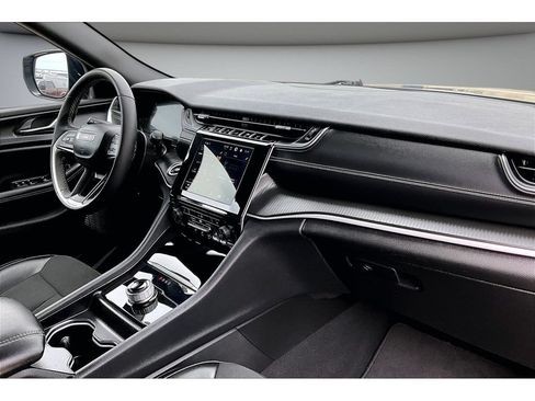 Used 2024 Jeep Grand Cherokee Altitude AWD/4WD image 46