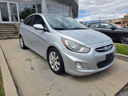 Used 2012 Hyundai Accent GLS w/ Premium Pkg 3 FWD image 3