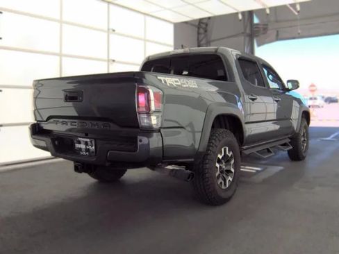 Used 2020 Toyota Tacoma TRD Off-Road w/ Technology Package AWD/4WD image 5