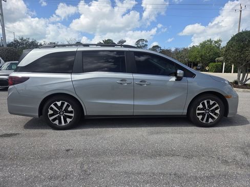 Used 2025 Honda Odyssey EX-L image 4