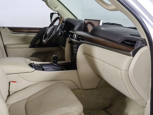 Used 2016 Lexus LX 570 4WD image 33