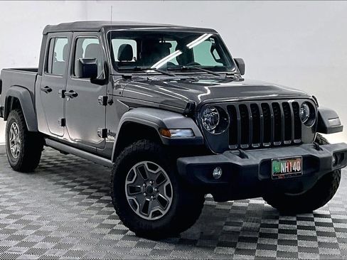Used 2020 Jeep Gladiator Sport w/ Trailer Tow Package image 11