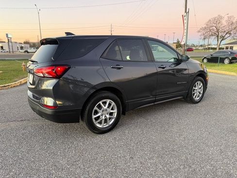 Used 2022 Chevrolet Equinox LS w/ LS Convenience Package image 5