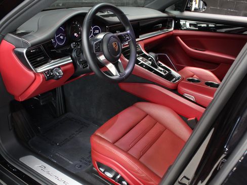 Used 2018 Porsche Panamera 4 AWD/4WD image 29