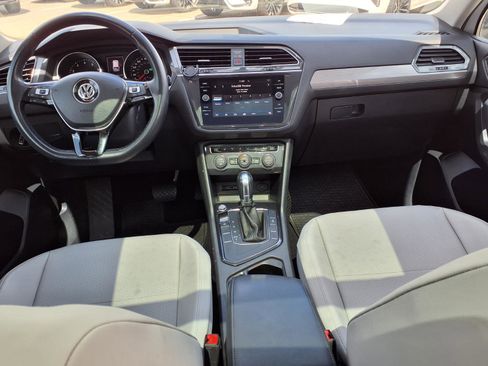 Used 2019 Volkswagen Tiguan SE w/ Panoramic Sunroof Package image 17