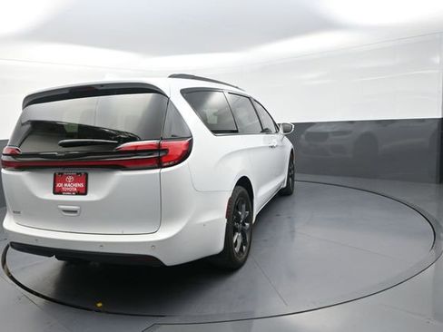 Used 2022 Chrysler Pacifica Limited w/ S Appearance Package AWD/4WD image 60