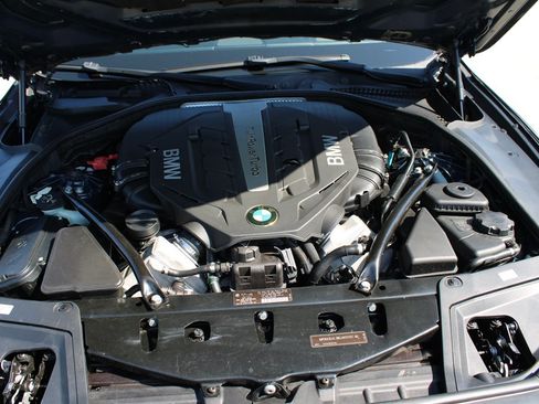 Used 2011 BMW 550i Sedan image 35