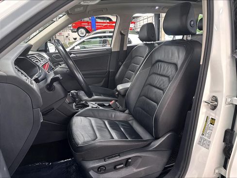 Used 2018 Volkswagen Tiguan SEL Premium AWD/4WD image 24