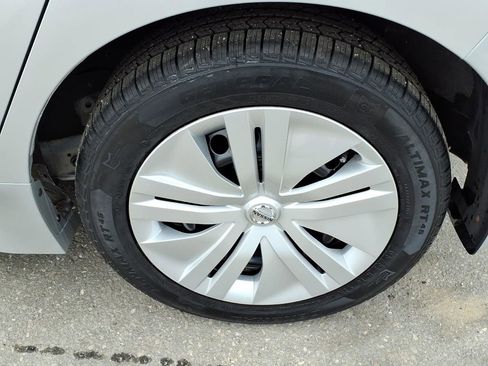 Used 2022 Nissan Leaf S FWD image 9