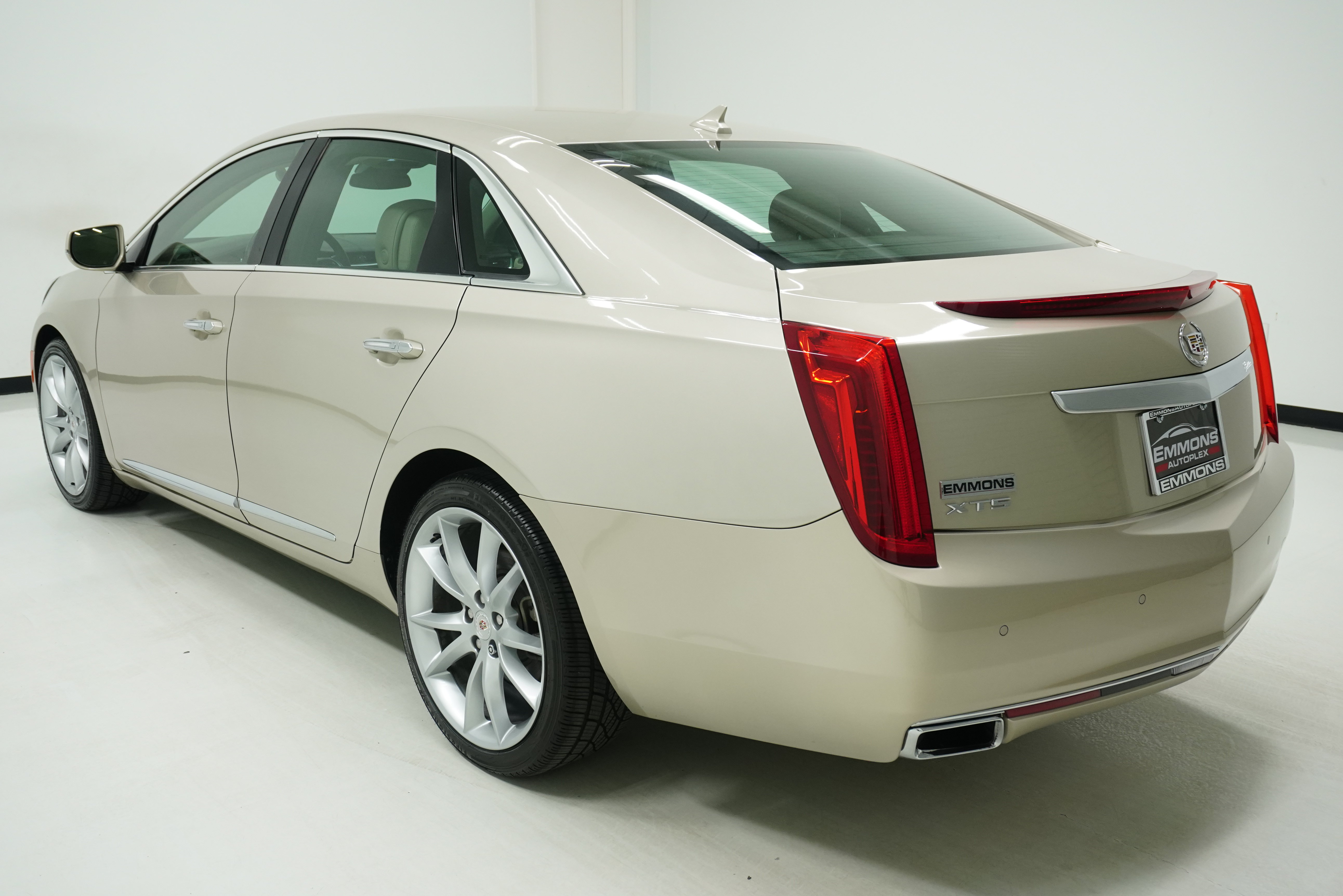 Used 2014 Cadillac XTS Premium w/ Driver Assist Package FWD image 6