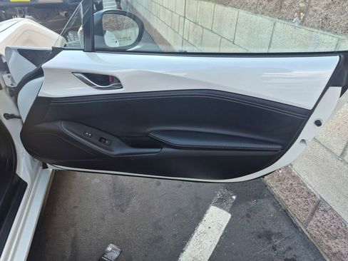 Used 2025 MAZDA MX-5 Miata Club RWD image 19