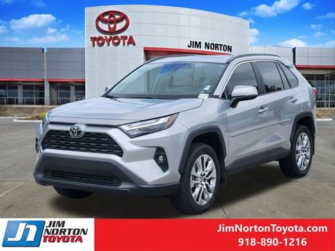 Used 2025 Toyota RAV4 XLE Premium FWD image 3