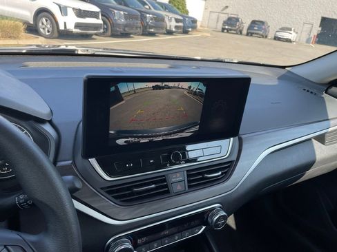 Used 2025 Nissan Altima 2.5 SV w/ SV Special Edition Package image 16