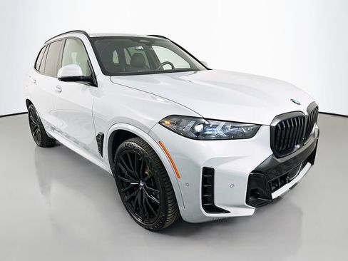 Used 2026 BMW X5 xDrive40i w/ M Sport Package AWD/4WD image 3