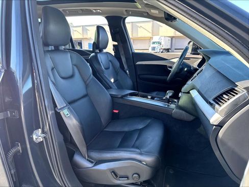 Used 2021 Volvo XC90 T5 Momentum w/ Climate Package AWD/4WD image 10