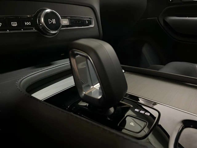 Used 2025 Volvo XC90 B5 Core AWD/4WD image 83