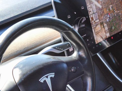 Used 2018 Tesla Model 3 Mid Range image 22